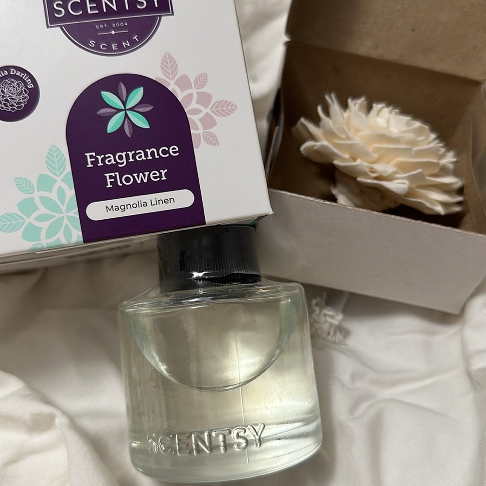 Scentsy fragrance flower - Magnolia Linen